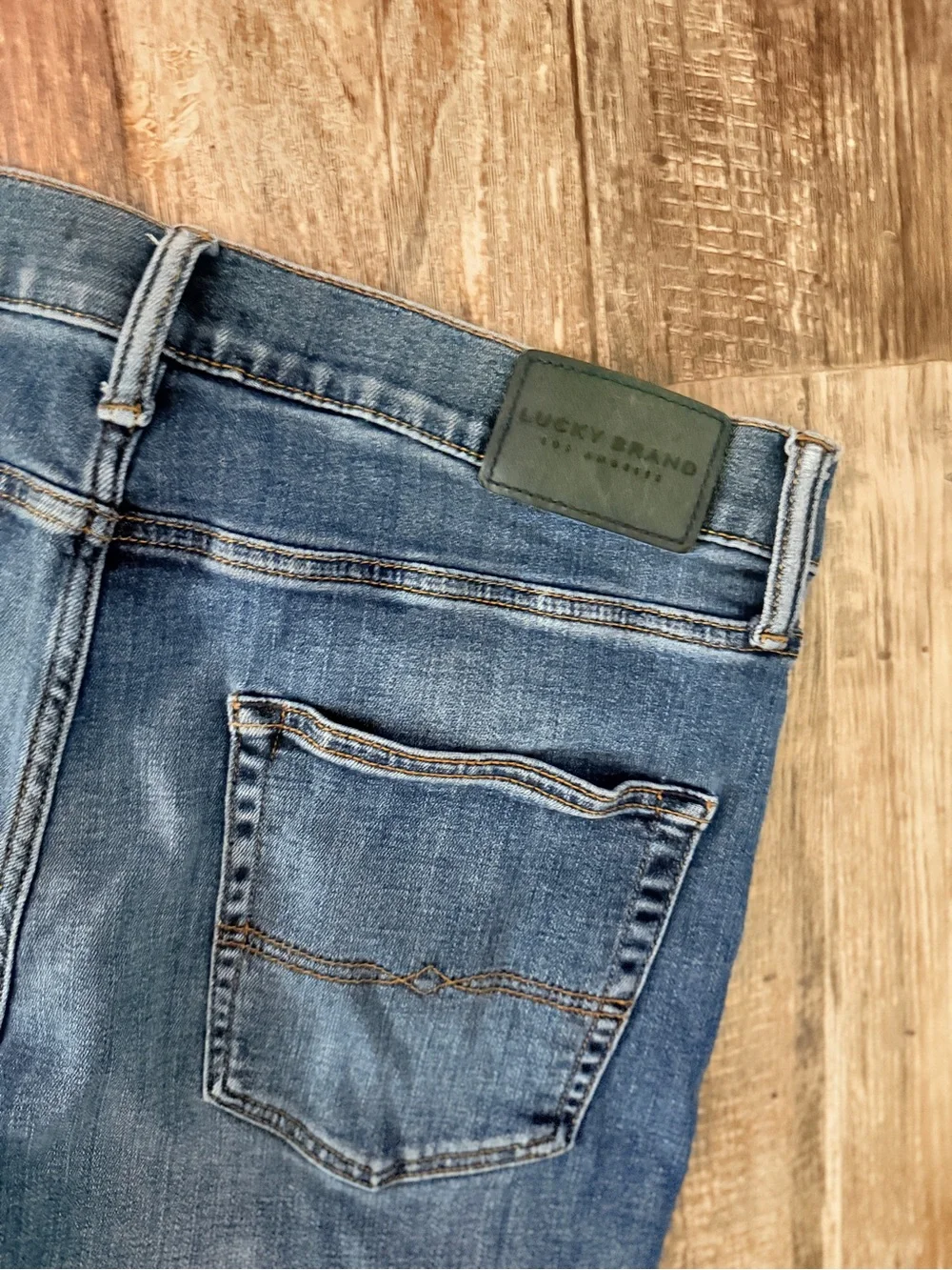 Lucky Brand Men's Bootcut Jeans in Dark Blue Wash 34X32